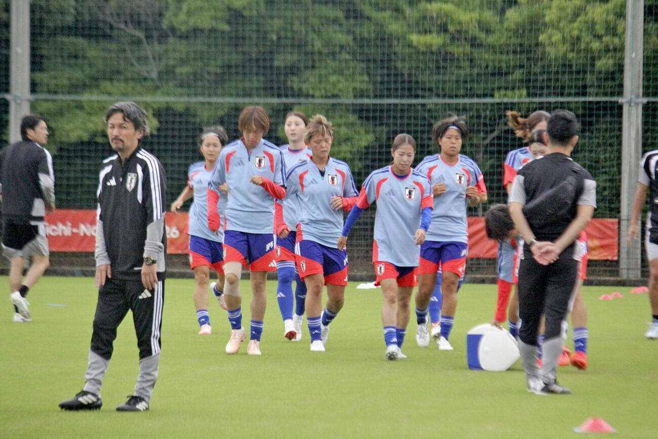 愛知・名古屋アジア大会の初戦を前に調整する、サッカー女子日本代表「なでしこジャパン」（共同）