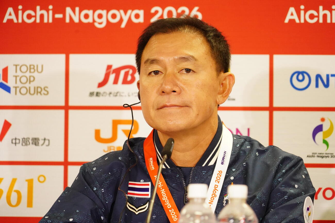 公式会見に臨むU－23タイ代表のタワチャイ・ダムロンオントラクン監督