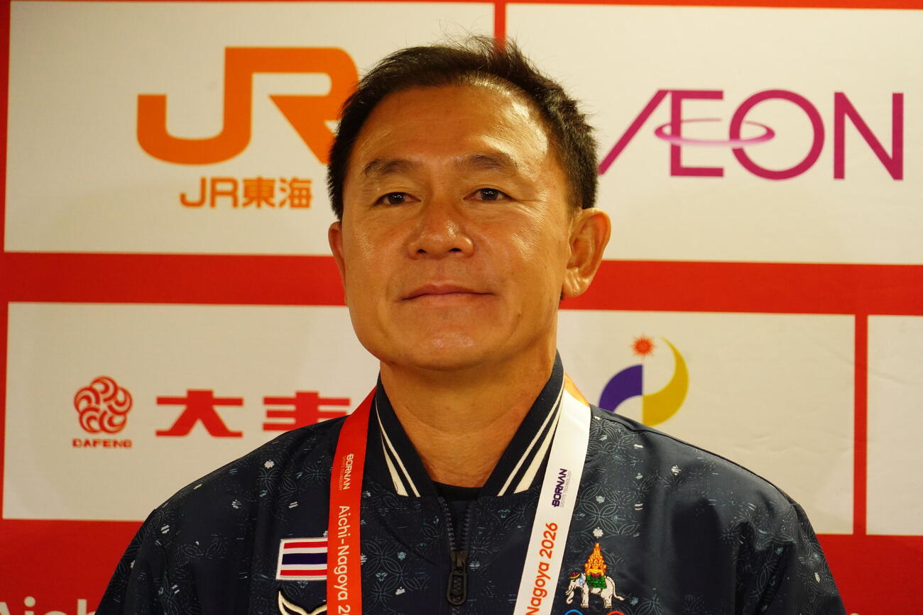公式会見に臨むU－23タイ代表のタワチャイ・ダムロンオントラクン監督