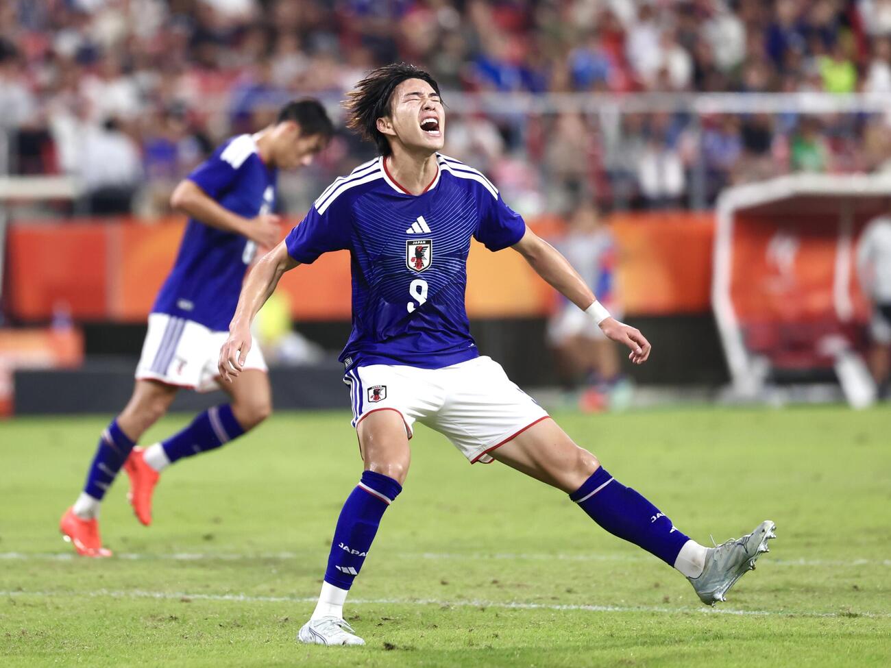 日本対タイ　前半、シュートが枠を捉えず悔しがる道脇豊（撮影・宮地輝）