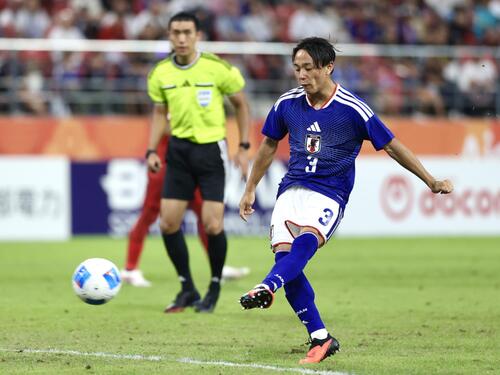 日本対タイ 後半、ゴールを決める小杉啓太(撮影・宮地輝)
