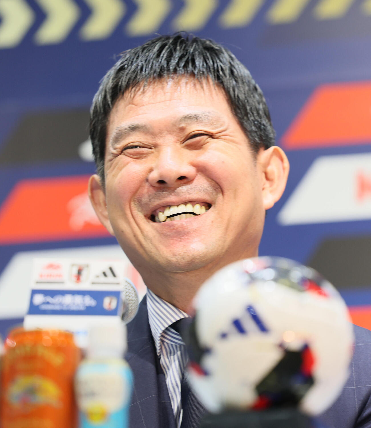 キリンカップサッカーの日本代表メンバーを発表会見で笑顔を見せる森保一監督（撮影・水谷安孝）