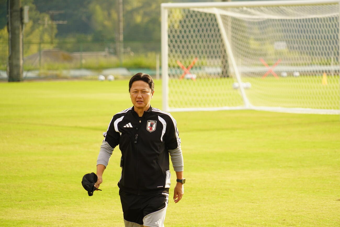 愛知・名古屋アジア大会1次リーグ第2戦キルギス戦に向けて調整するU－21日本代表の大岩剛監督（撮影・佐藤成）