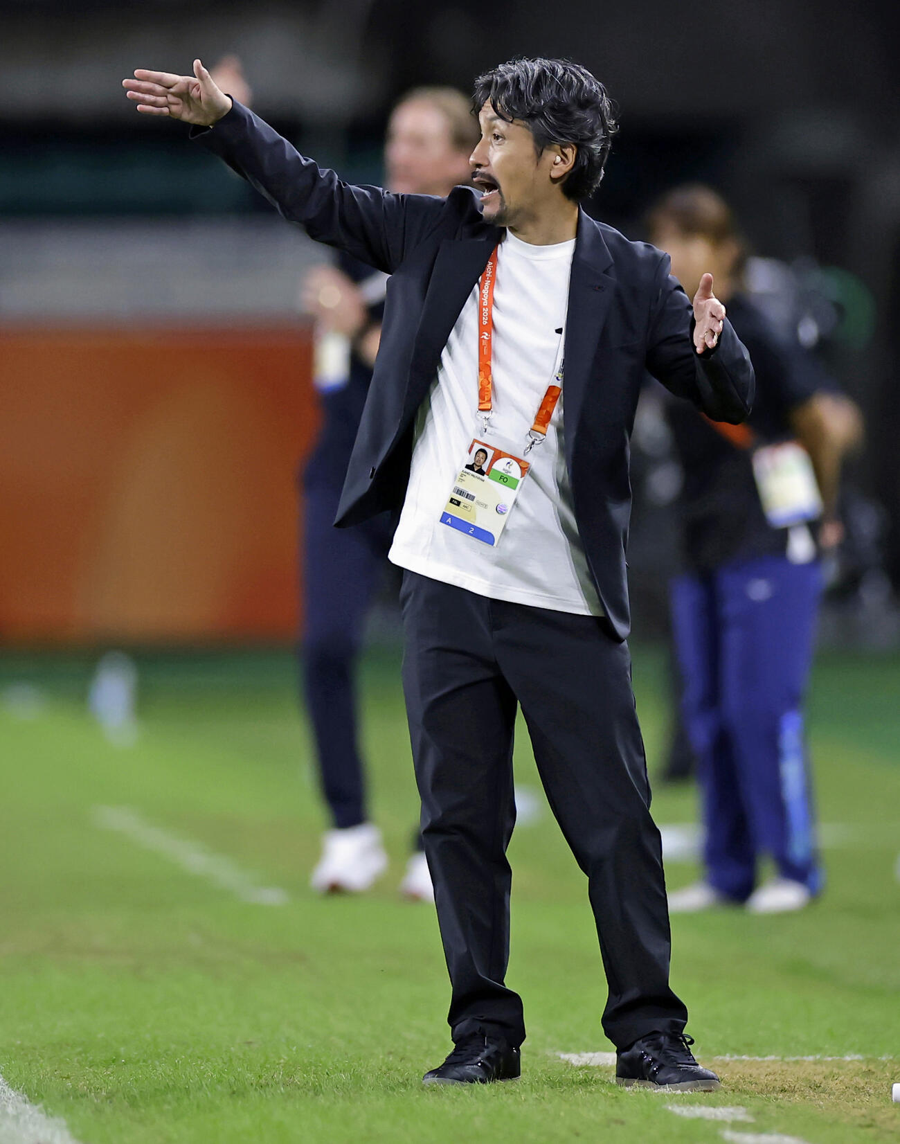 日本－台湾　後半、指示を出す狩野監督（共同）