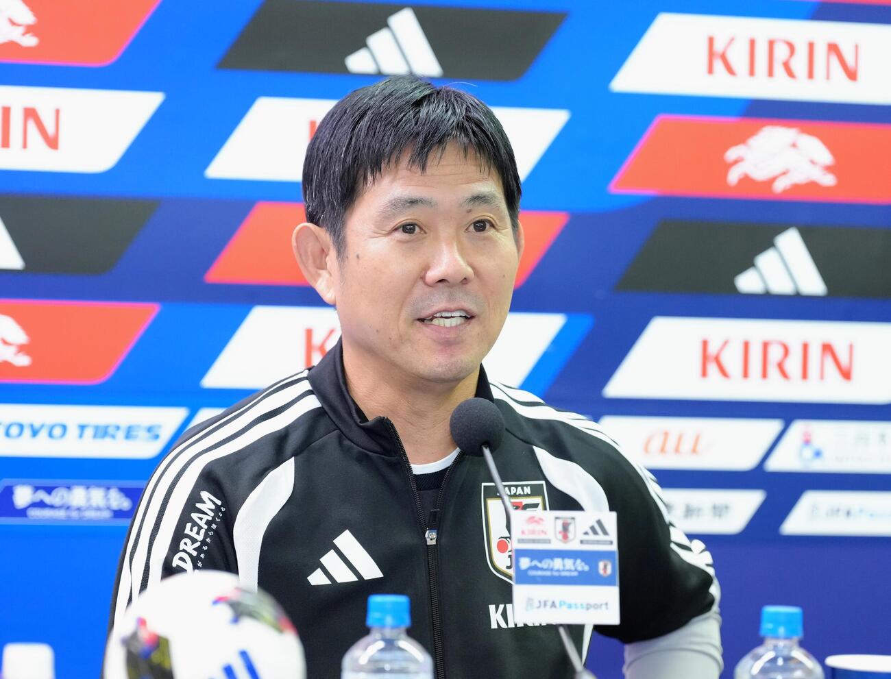 公式会見に臨む森保一監督（撮影・足立雅史）
