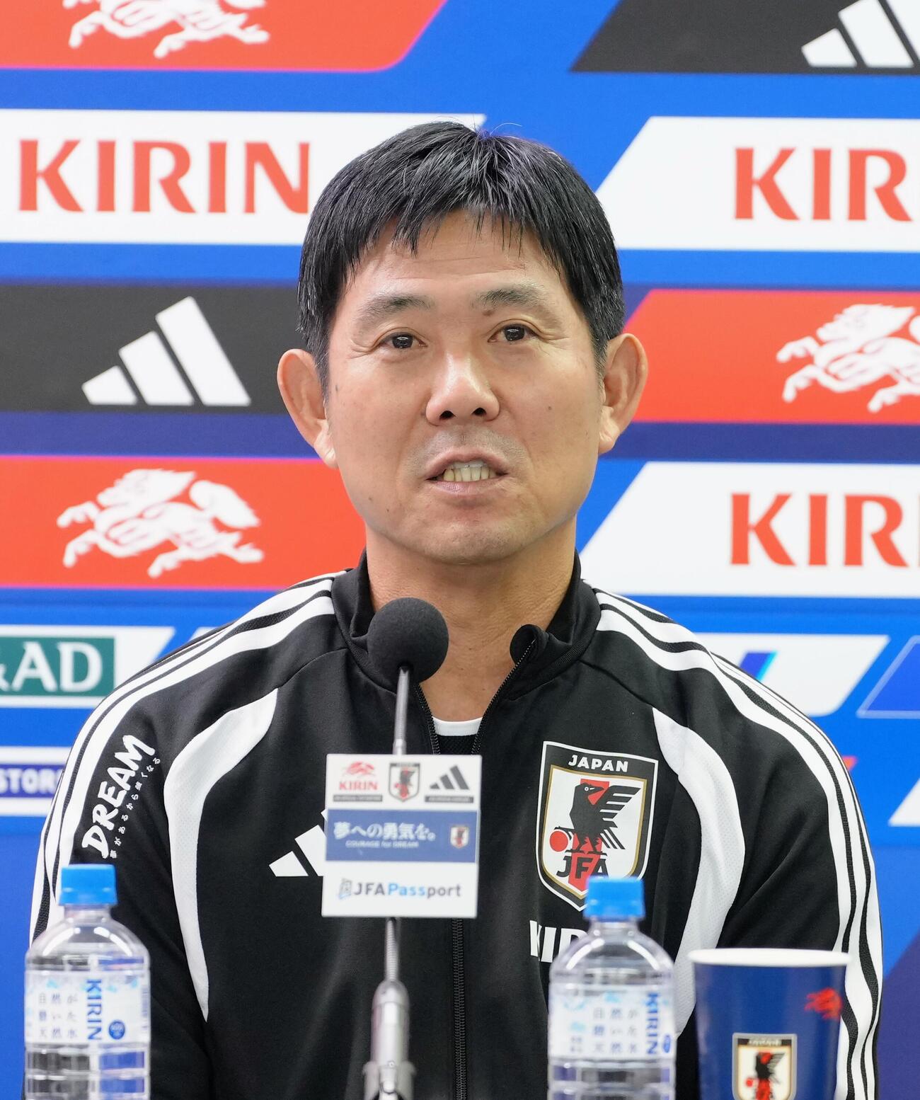 公式会見に臨む森保一監督（撮影・足立雅史）