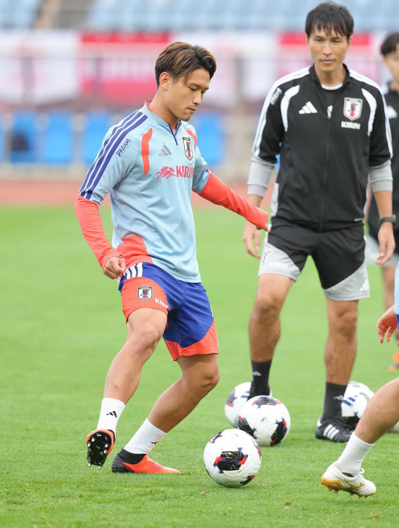 練習に臨む松木玖生（撮影・足立雅史）