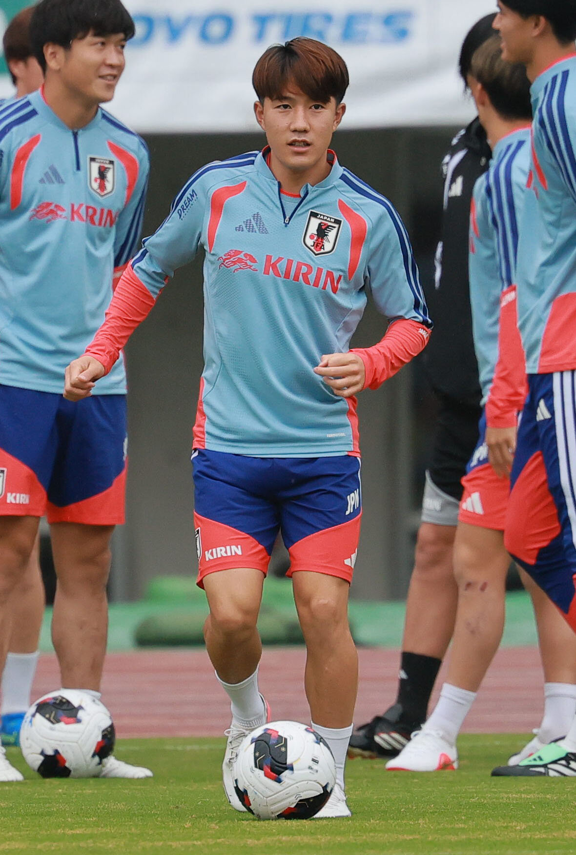 26日、練習に臨む谷村海那