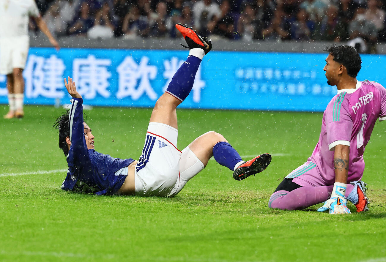 日本対ベネズエラ　後半、同点ゴールを決める上田綺世（撮影・加藤哉）