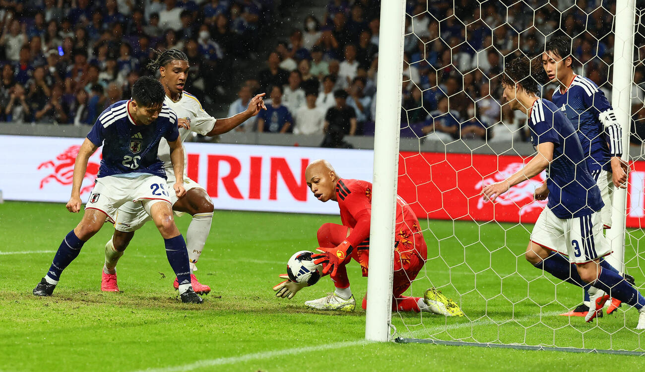 日本対ベネズエラ　前半、ゴールを守るGK小久保玲央ブライアン（撮影・加藤哉）