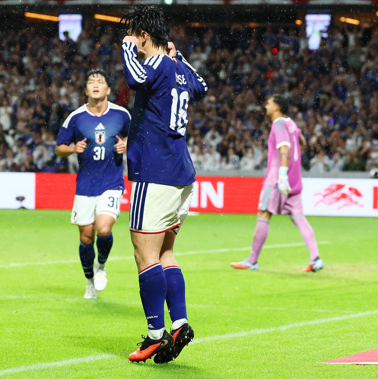 日本対ベネズエラ　後半、自身2点目となるPKを決め喜ぶ上田綺世（撮影・加藤哉）