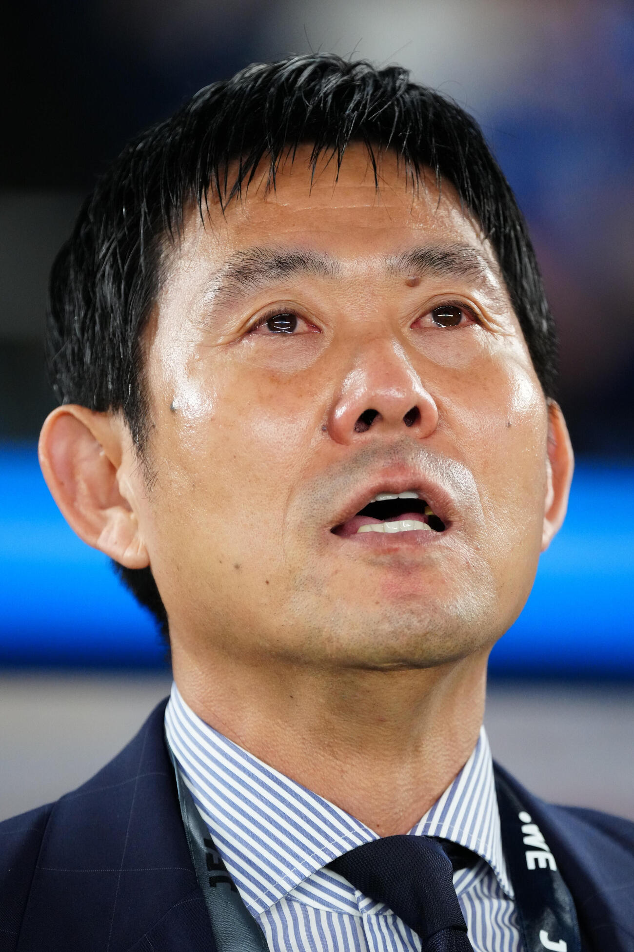 日本対エクアドル　試合前、君が代斉唱する森保一監督（撮影・江口和貴）
