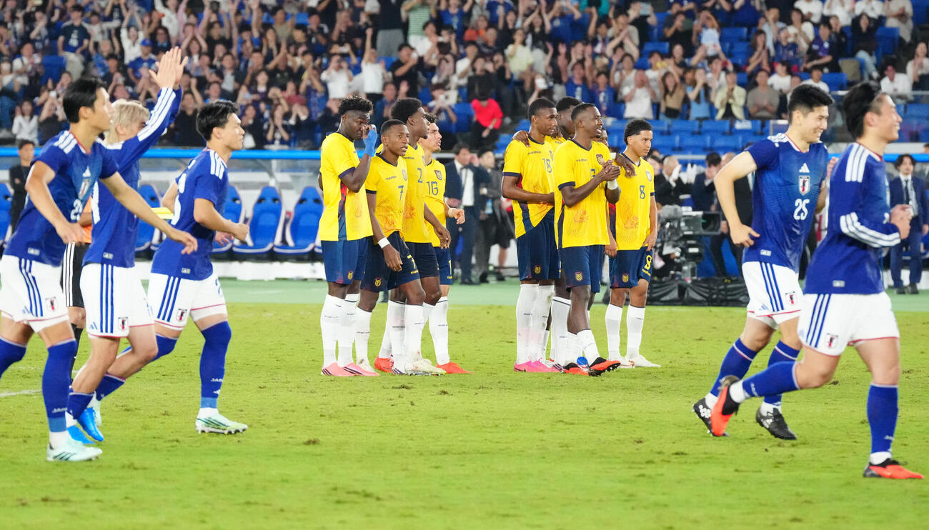 日本対エクアドル　PK戦で日本に敗れたエクアドル代表の選手たち（撮影・江口和貴）