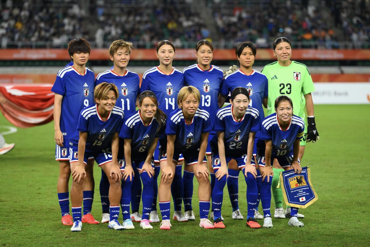 女子サッカー決勝　日本対北朝鮮　試合に臨む日本の選手たち（撮影・滝沢徹郎）