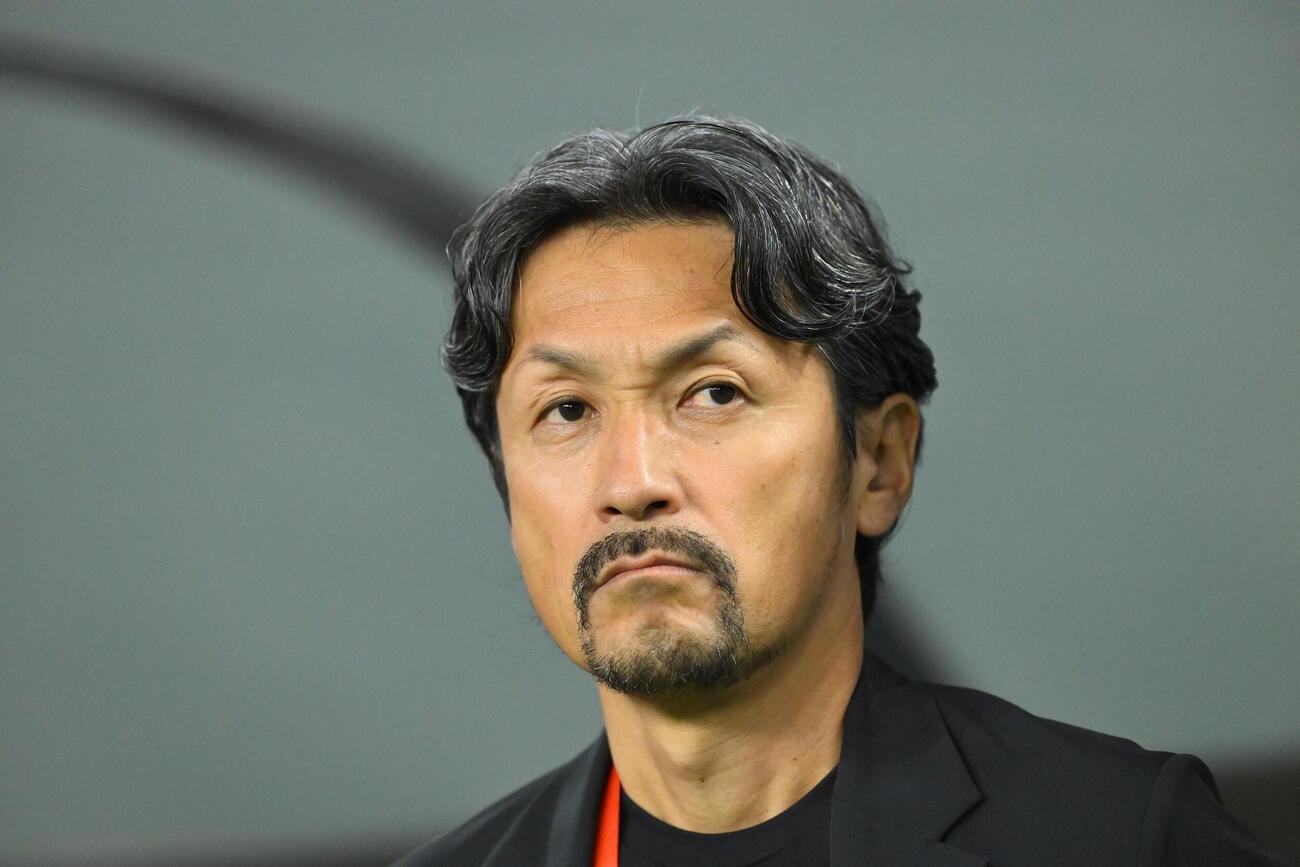 女子サッカー決勝　日本対北朝鮮　試合に臨む狩野倫久監督（撮影・滝沢徹郎）