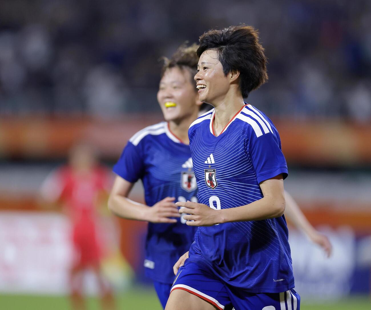 日本－北朝鮮　前半、先制ゴールを決め喜ぶ上野＝静岡スタジアム(共同)