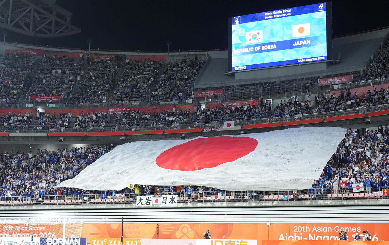 日本対韓国　試合前、声援を送る日本サポーター（撮影・森本幸一）