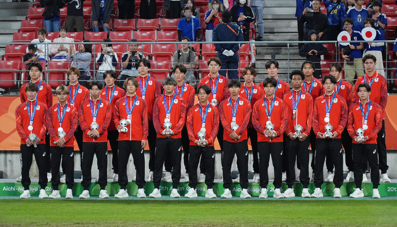 日本対韓国　銀メダルを獲得した日本イレブン（撮影・森本幸一）