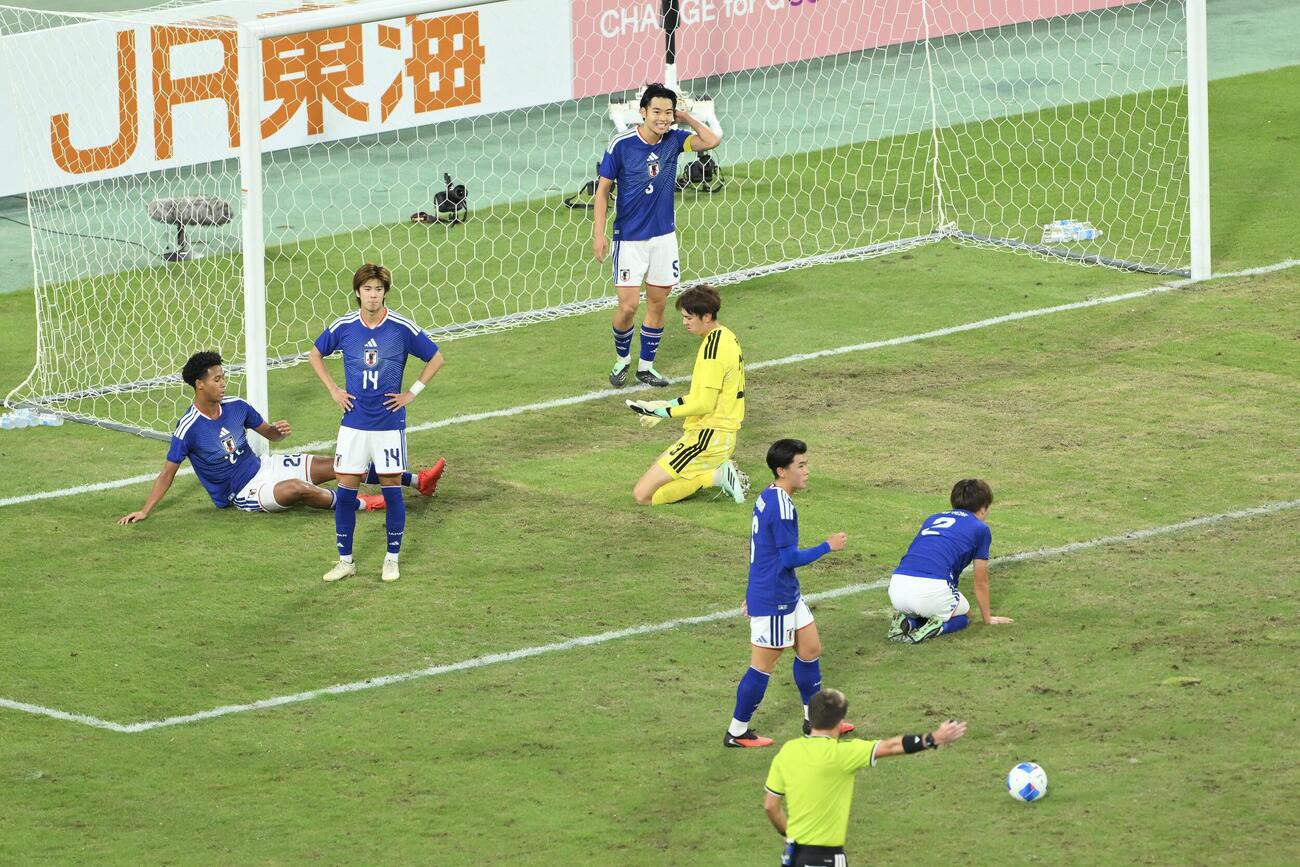 男子サッカー決勝　日本対韓国　後半、先制を許す日本（撮影・滝沢徹郎）