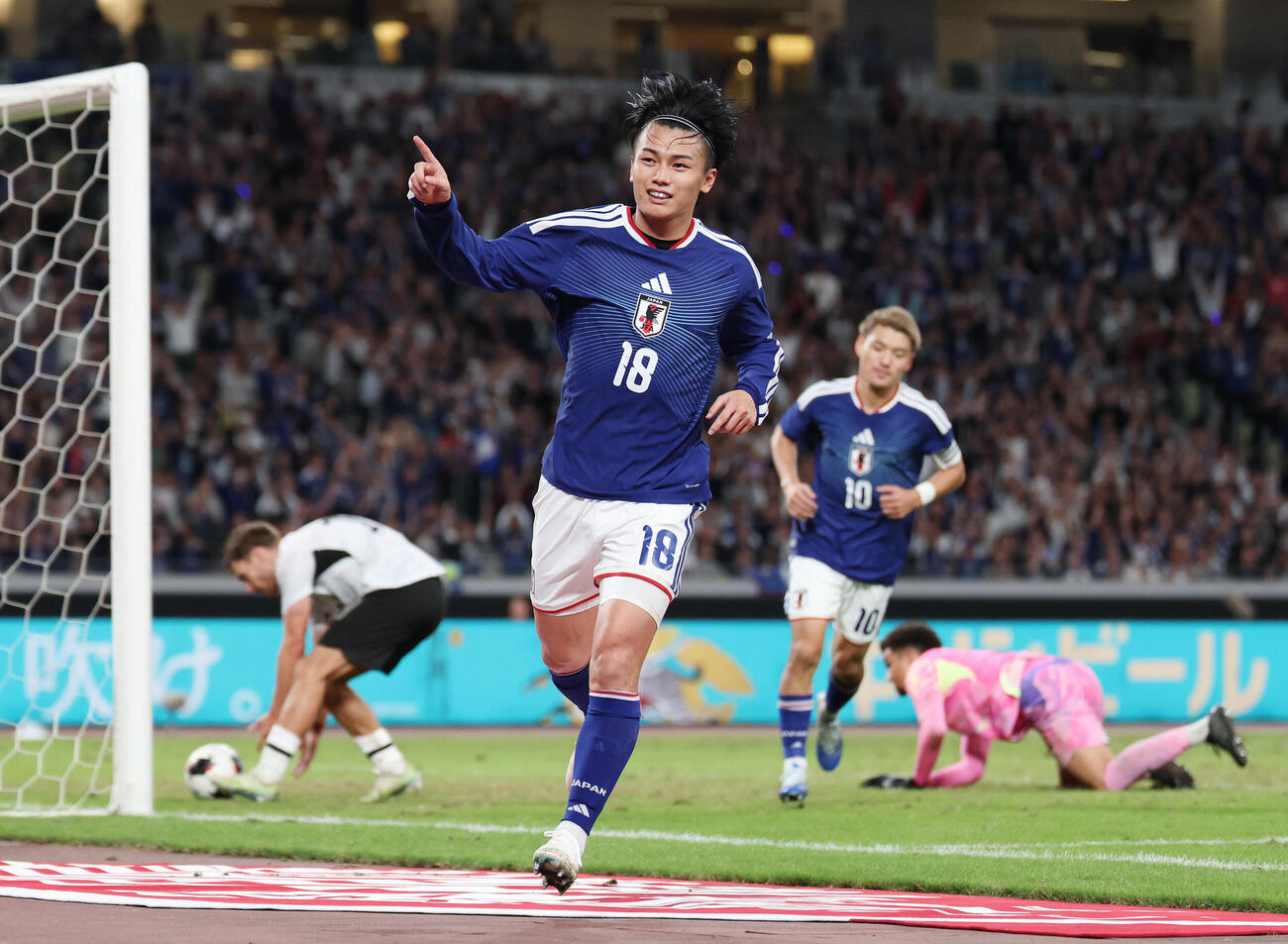 日本対ニュージーランド　後半、上田綺世が自身2点目となるゴールを決めたかに思われたが、判定はオフサイド（撮影・宮地輝）