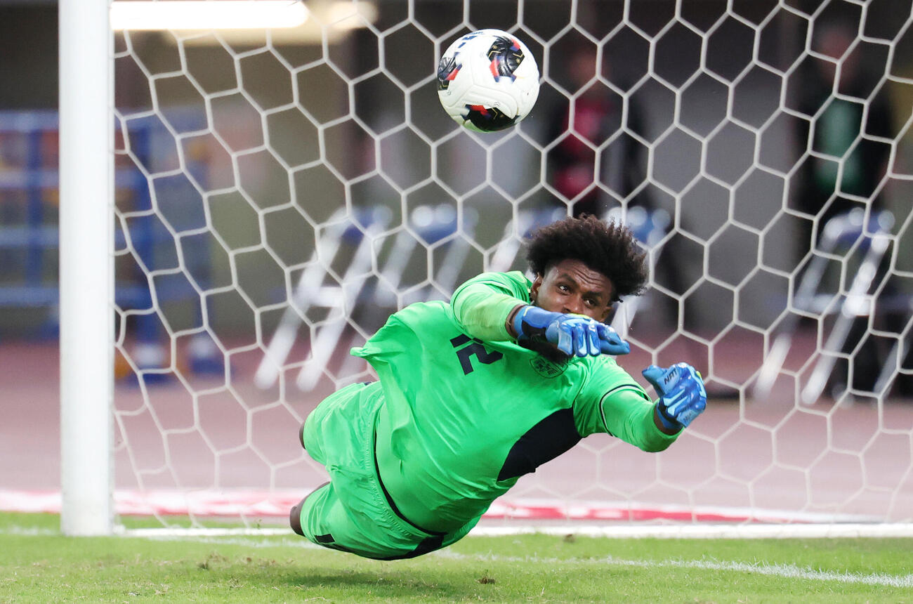 エクアドル対パナマ　PK戦でシュートを止めるパナマのGKエディー・ロベルツ（撮影・宮地輝）