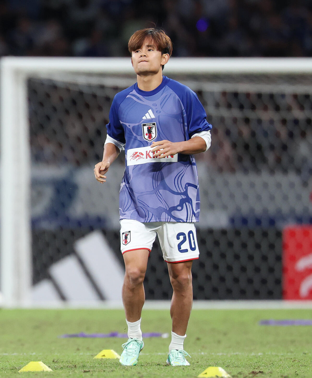 日本対ニュージーランド　試合前、ウオーミングアップを行う久保建英（撮影・宮地輝）