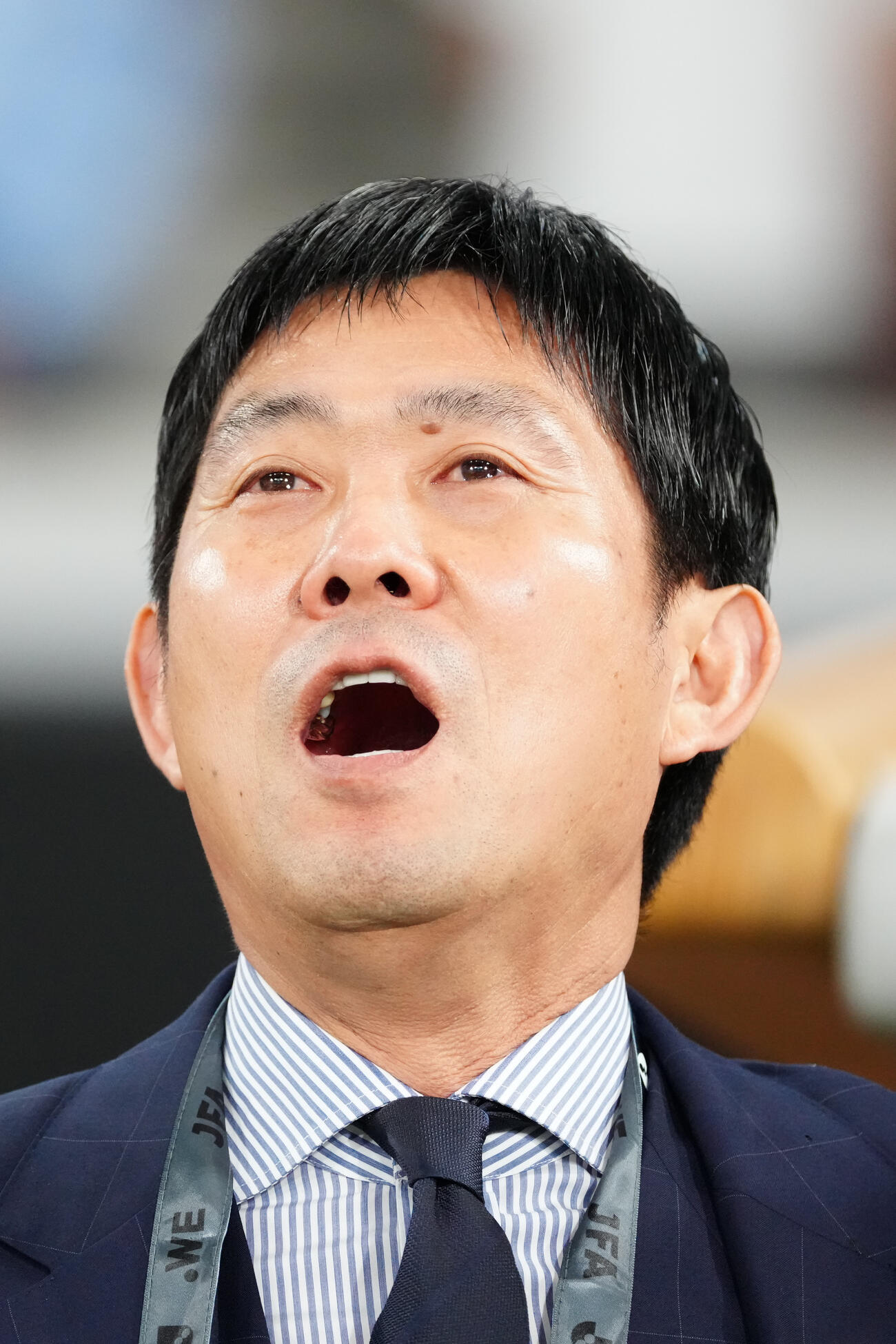 日本対ニュージーランド　試合前、君が代斉唱する森保一監督（撮影・江口和貴）