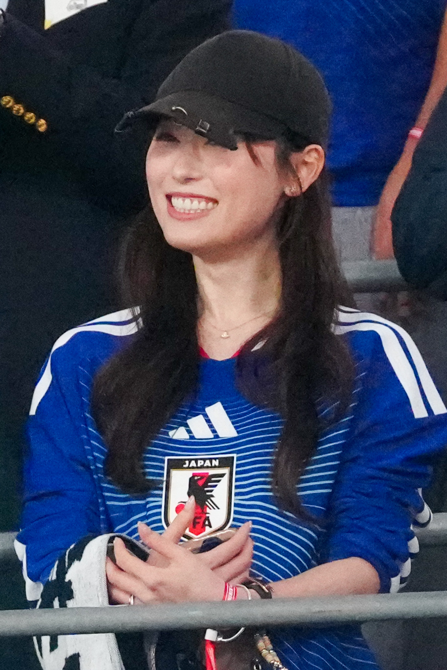 日本対ニュージーランド　観戦する福原遥（撮影・江口和貴）