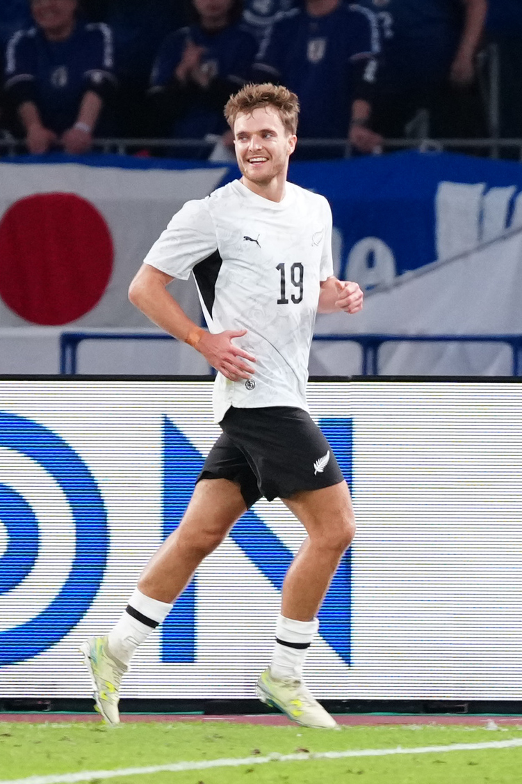 日本対ニュージーランド　前半、同点ゴールを決め喜ぶニュージーランドのオールド（撮影・江口和貴）
