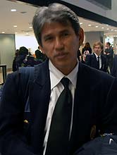 来日したタイ代表のチャンウィット監督（撮影・荻島弘一）