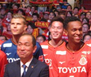【直筆サイン4枚セット】ジョー 名古屋グランパス ブラジル代表 得点王 フォト 名古屋に年俸4億円元ブラジル代表、戦車のジョー - J1 : 日刊スポーツ