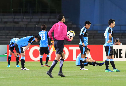 川崎F対蔚山 蔚山と引き分けに終わり厳しい表情を見せる川崎Fイレブン(撮影・江口和貴)