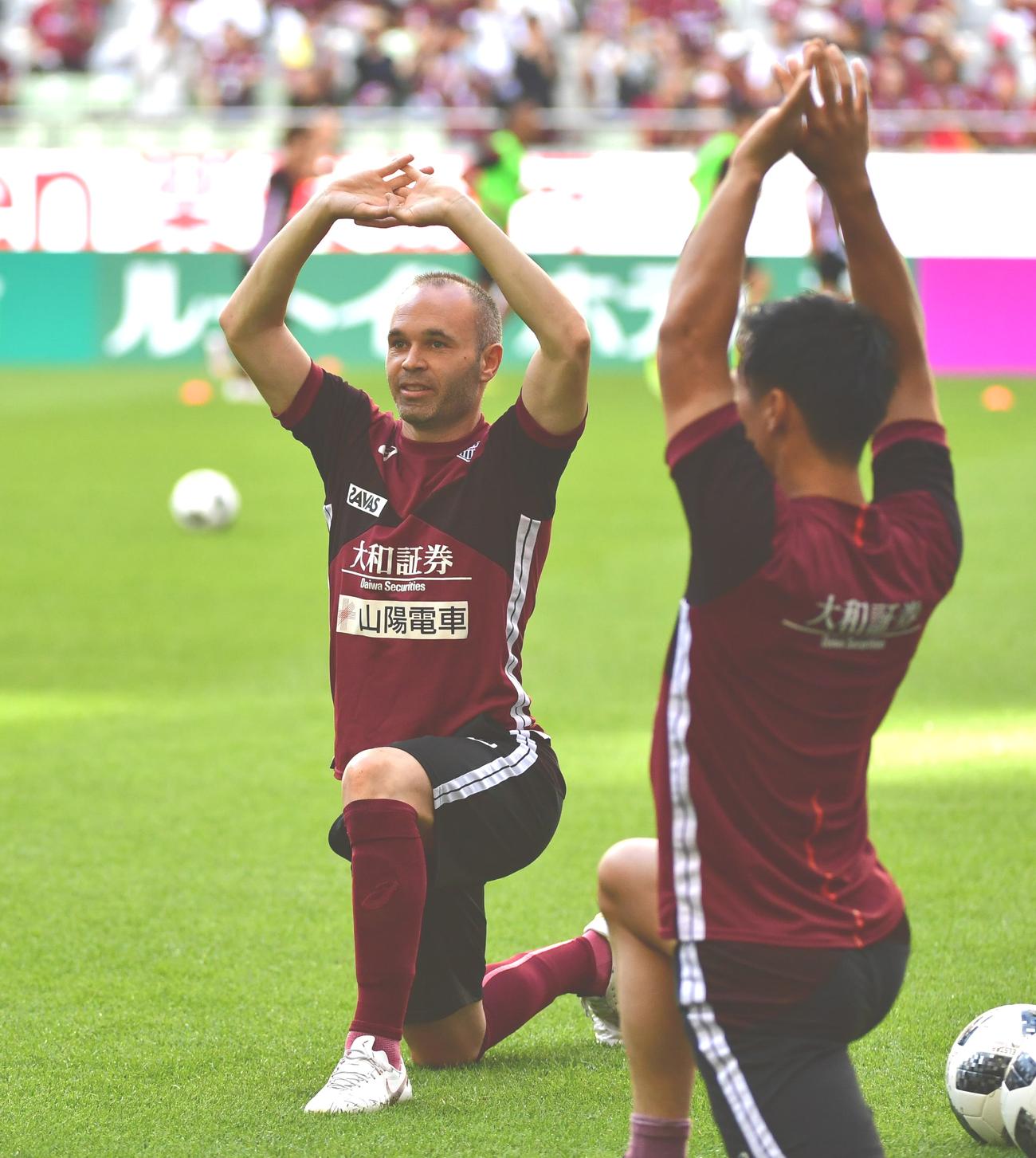 神戸対湘南　試合練習を行うイニエスタ（撮影・清水貴仁）