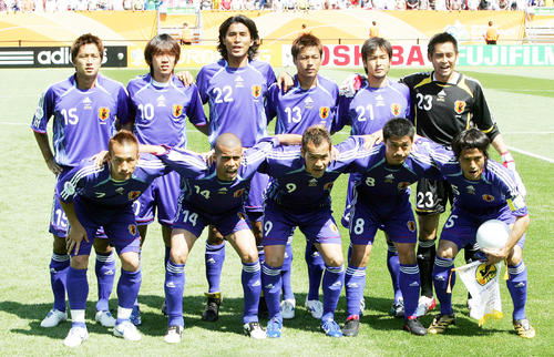 ２００６Ｗ杯ドイツ大会　日本対クロアチア　日本代表先発イレブン集合写真。前列左から中田英寿、三都主アレサンドロ、高原直泰、小笠原満男、宮本恒靖、後列左から福西崇史、中村俊輔、中沢佑二、柳沢敦、加地亮、川口能活（2006年６月18日撮影）