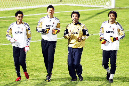 Ｗ杯南アフリカ大会　日本代表練習　練習を終え笑顔でランニングするＧＫの左から川口能活、川島永嗣、１人おいて楢崎正剛（2010年６月27日撮影） 