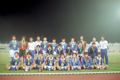 U-19アジアユース選手権の集合写真、小笠原満男は中列左から3人目