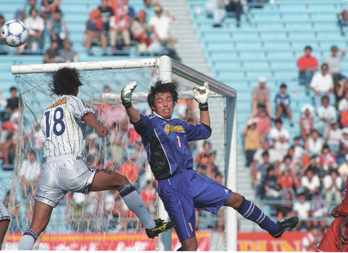 C大阪戦でゴールを死守する名古屋GK楢崎正剛