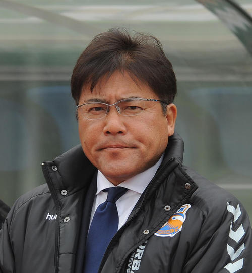 長崎手倉森監督（19年撮影）