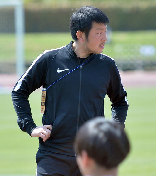 公式戦初采配の市船橋・波多監督（撮影・鎌田直秀）