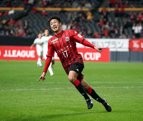 ルヴァン杯　札幌対湘南　前半40分、シュートを決め喜ぶ札幌MF檀崎（撮影・黒川智章）