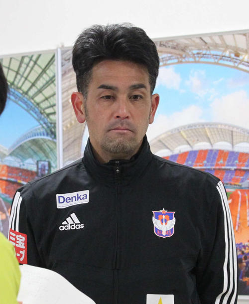 解任された新潟片渕浩一郎監督（19年3月撮影）
