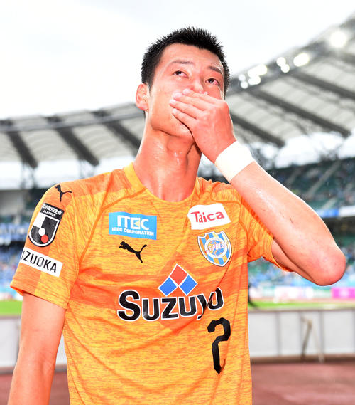 磐田対清水　今シーズン初勝利し涙を流す清水DF立田（撮影・横山健太）
