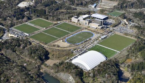 約8年ぶりに営業を全面再開した福島県のサッカー施設「Jヴィレッジ」（共同通信社ヘリから）