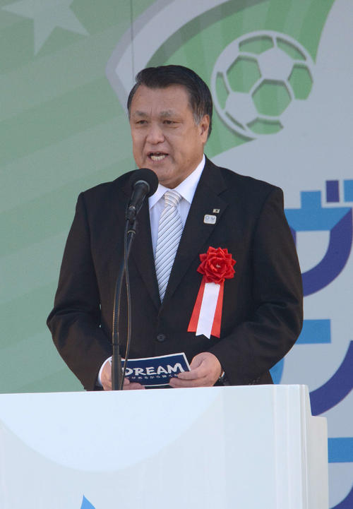祝辞をのべる日本サッカー協会の田嶋会長（撮影・酒井清司）