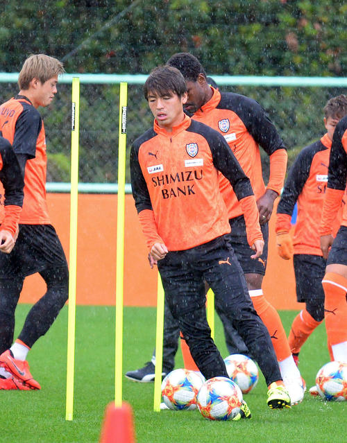 2試合ぶりの先発出場へ意欲を示した清水MF中村