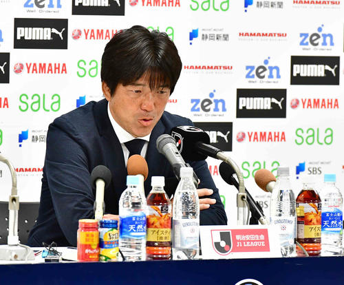磐田対札幌　試合後の会見に臨む磐田名波監督（撮影・小沢裕）