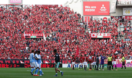 浦和対磐田　試合後、ブーイングする浦和サポーター（撮影・浅見桂子）