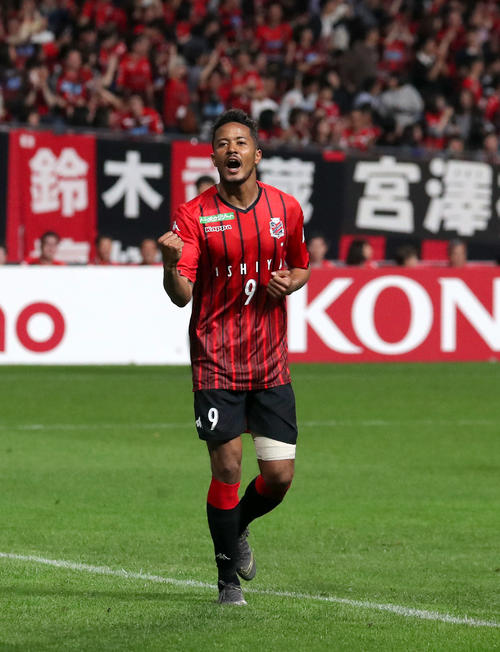 札幌対神戸　後半30分、ゴールを決めポーズをする札幌FW鈴木（撮影・佐藤翔太）