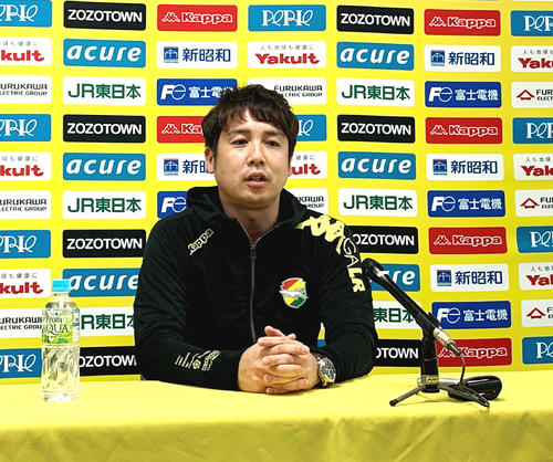 会見を行う千葉の高橋GM（撮影・松尾幸之介）