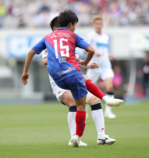 東京対札幌　後半、東京MF久保は左足でゴールを決める（撮影・井上学）